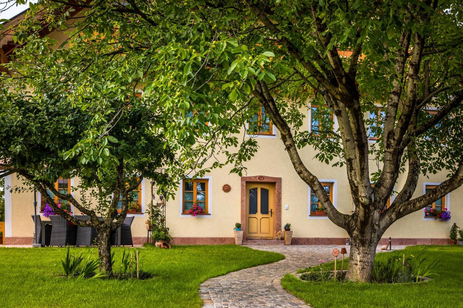 Landhaus Appartement Seidenwebergut Anif Bei Salzburg Niederalm Exteriör bild